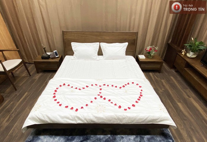 Giường ngủ gỗ óc chó GN4131 - OC